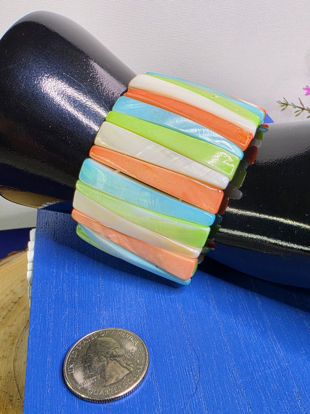 Colorful Shell Stretch Bracelet - Picture 3 of 4